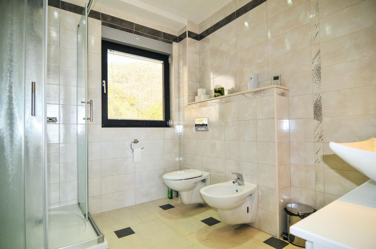 Havuzlu Lüks Villa, Misafir Dairesi ve Ek Arsa – Tivat 27
