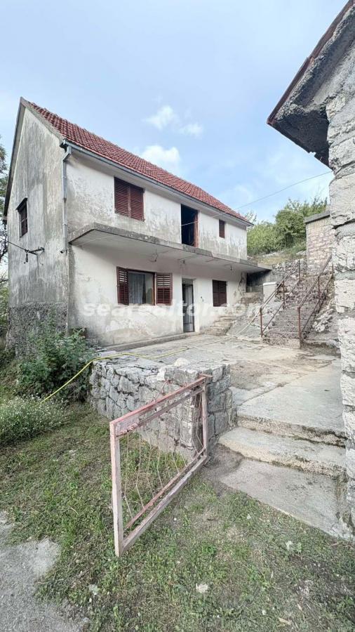 Kuća na Cetinju, 54m² 2