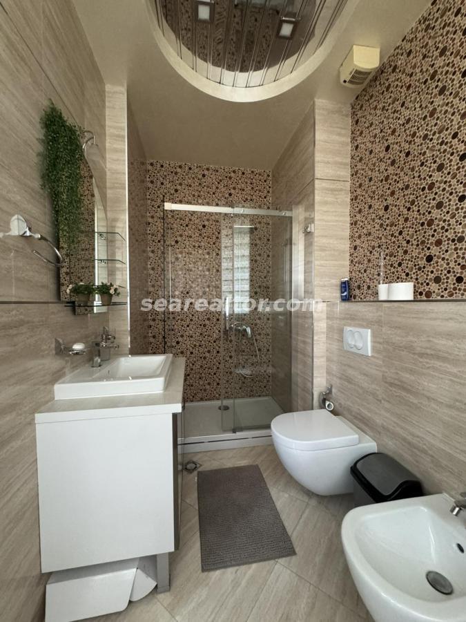 Luxurious two-bedroom apartment on Jadranski Boulevard, Budva 10