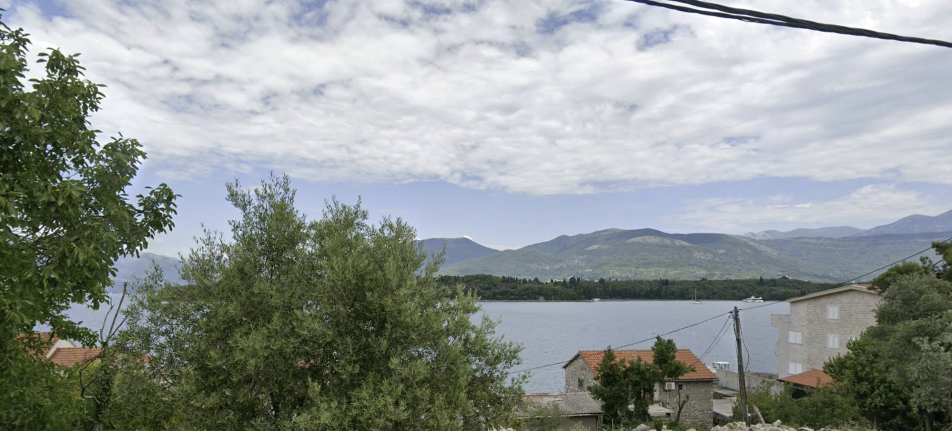 Građevinsko zemljište 3.200 m2 sa pogledom na more i pristupom magistrali – Bogišići, Tivat