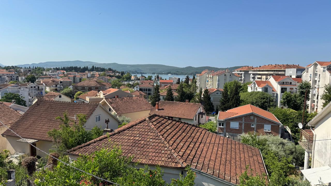 Prodaje se kuća sa pogledom na more u Tivtu, naselje Tripovići