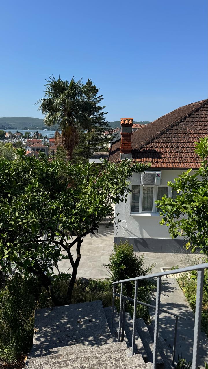 Prodaje se kuća sa pogledom na more u Tivtu, naselje Tripovići — 8