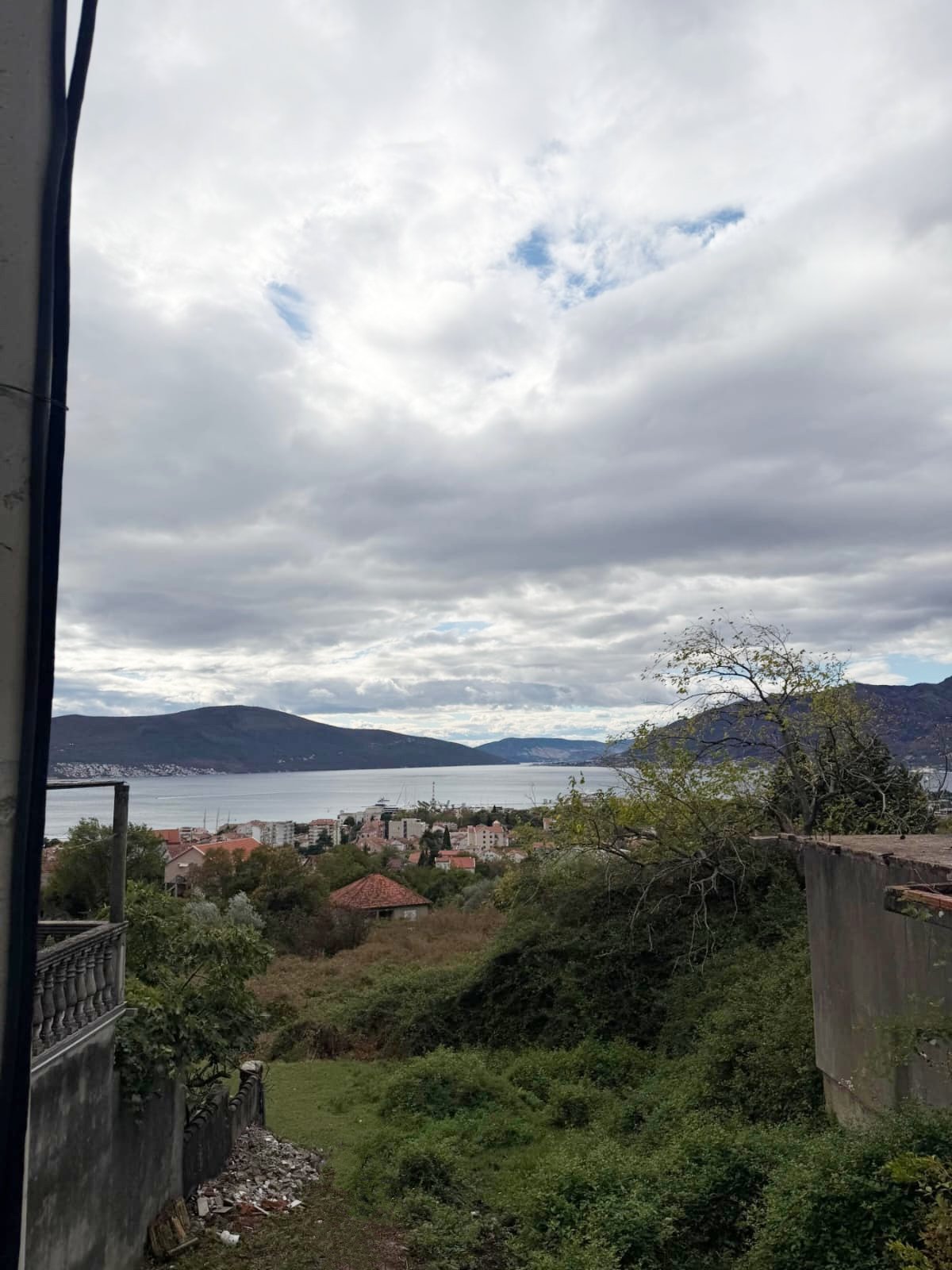 Građevinsko zemljište sa pogledom na more - Tivat — 2