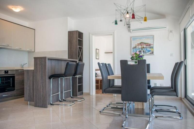 Dvosoban stan u Budvi, 69m² 3