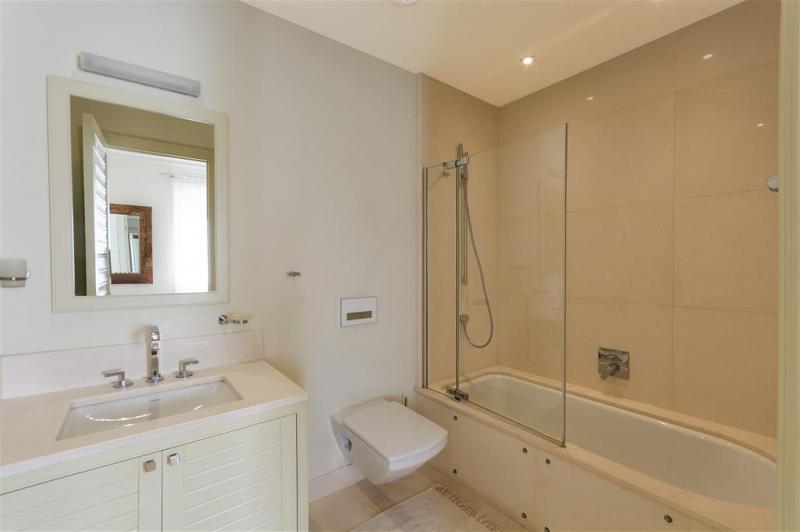 Modern two bedroom apartment, with a large terrace, in Zeta residence, Porto Montenegro 11
