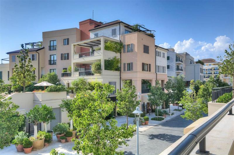 Modern two bedroom apartment, with a large terrace, in Zeta residence, Porto Montenegro 3