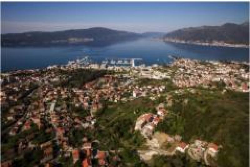 Fantastic land overlooking the sea and near Porto Montenegro 2