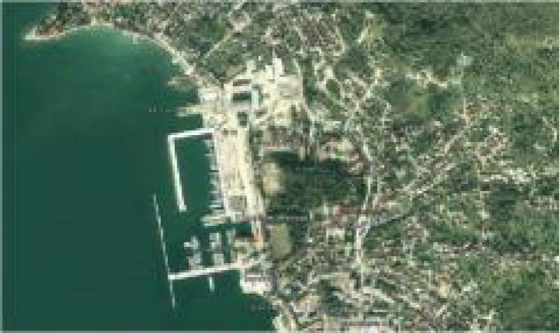 Fantastic land overlooking the sea and near Porto Montenegro 3