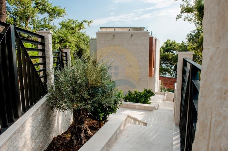 Luxury villa with beautiful sea views for sale, Perazića Do, Budva - Montenegro. 11