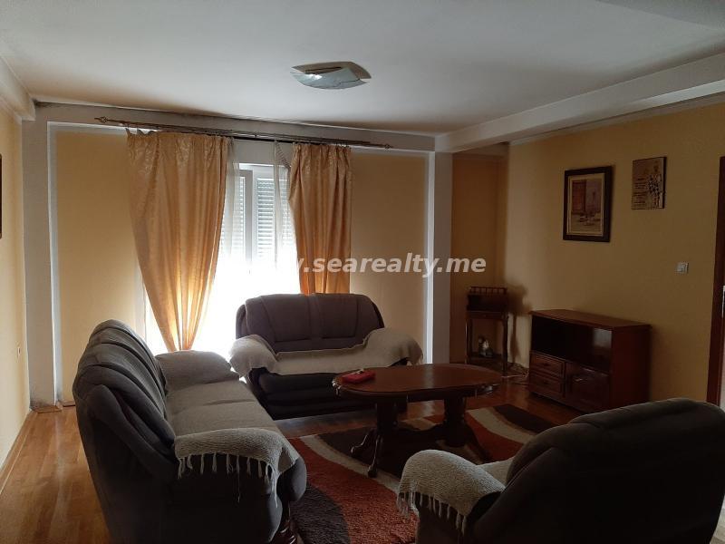 Kuća u Nikšiću, 230m²