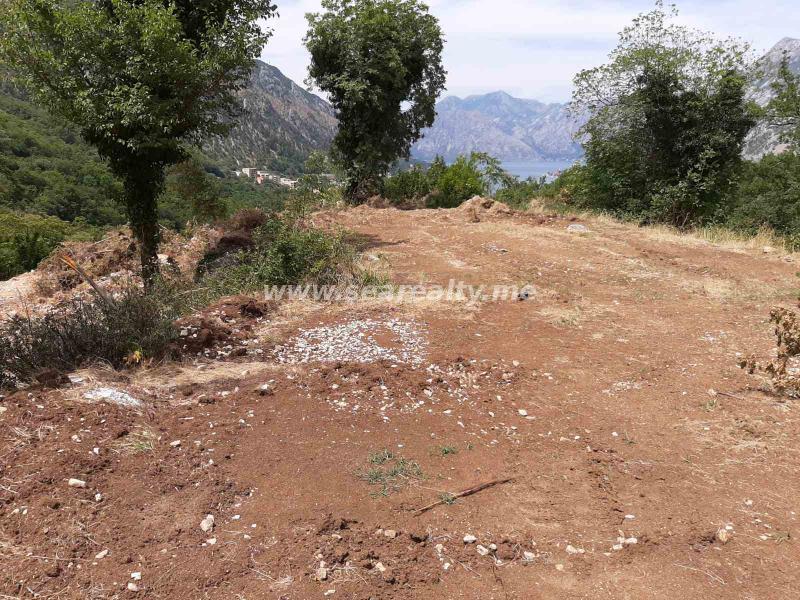 Urbanizovan plac sa prelijepim pogledom na Kotorski zaliv 2