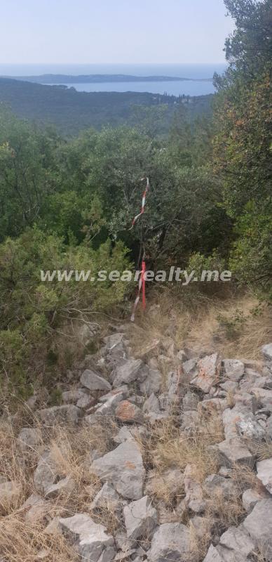 Urbanizovan plac sa prelijepim pogledom na more