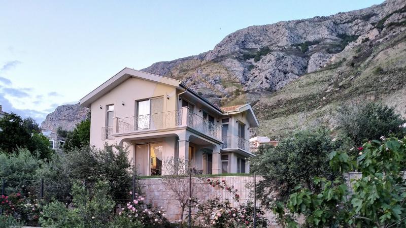 Kuća u Budvi, 235m²