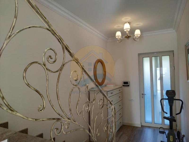 Kuća u Budvi, 235m² 11