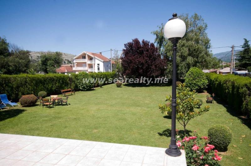 For sale modern house with large plot on a great location in Podgorica 3
