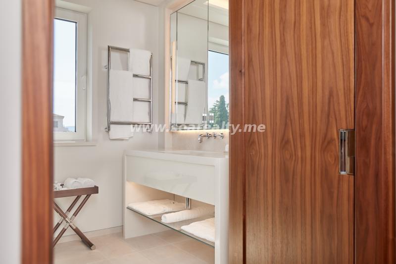 Dvosoban stan u Tivtu, 175m² 24