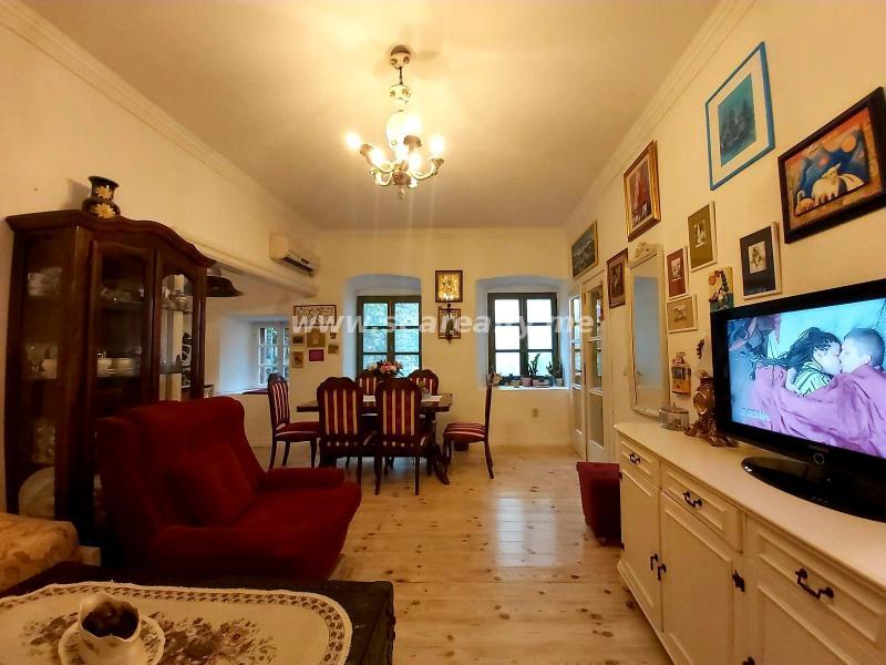 Dvosoban stan u Kotoru, 71m²