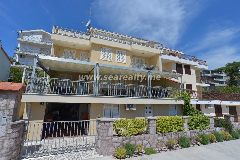 Dvosoban stan u Herceg Novom, 98m² 19
