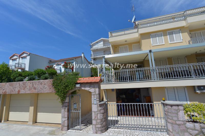 Dvosoban stan u Herceg Novom, 98m² 21