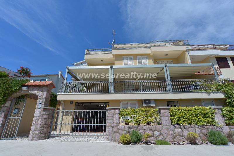Dvosoban stan u Herceg Novom, 98m² 23