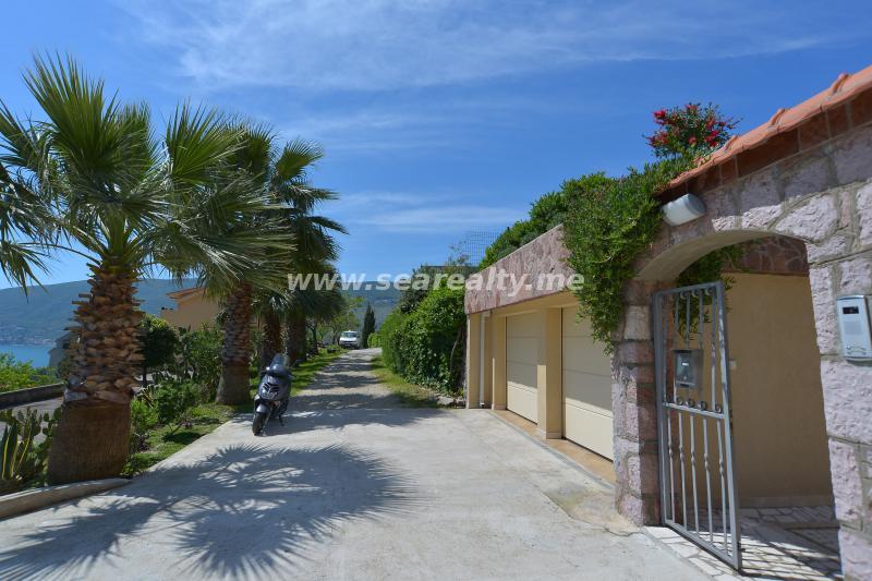 Dvosoban stan u Herceg Novom, 98m² 26