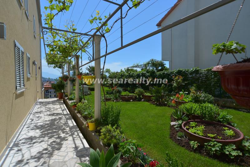 Dvosoban stan u Herceg Novom, 98m² 27
