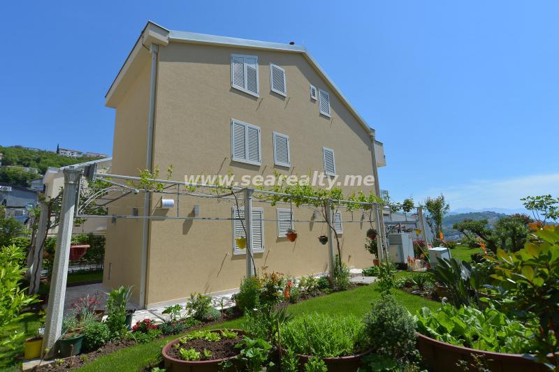 Dvosoban stan u Herceg Novom, 98m² 29