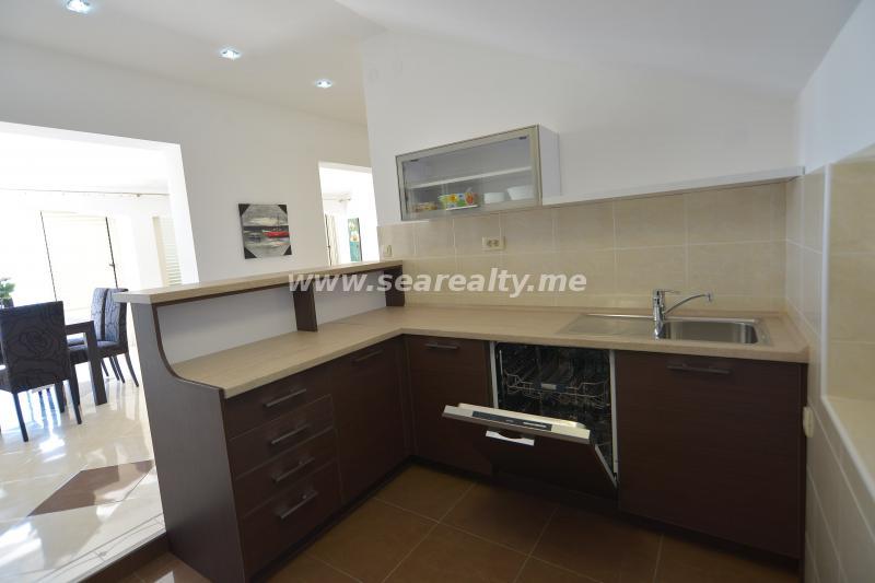 Dvosoban stan u Herceg Novom, 100m² 9