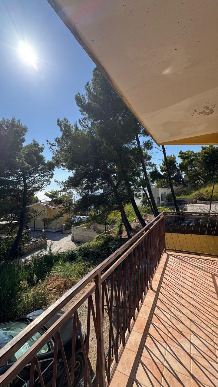 Kuća u zelenom delu Bara sa pogledom na more — 2