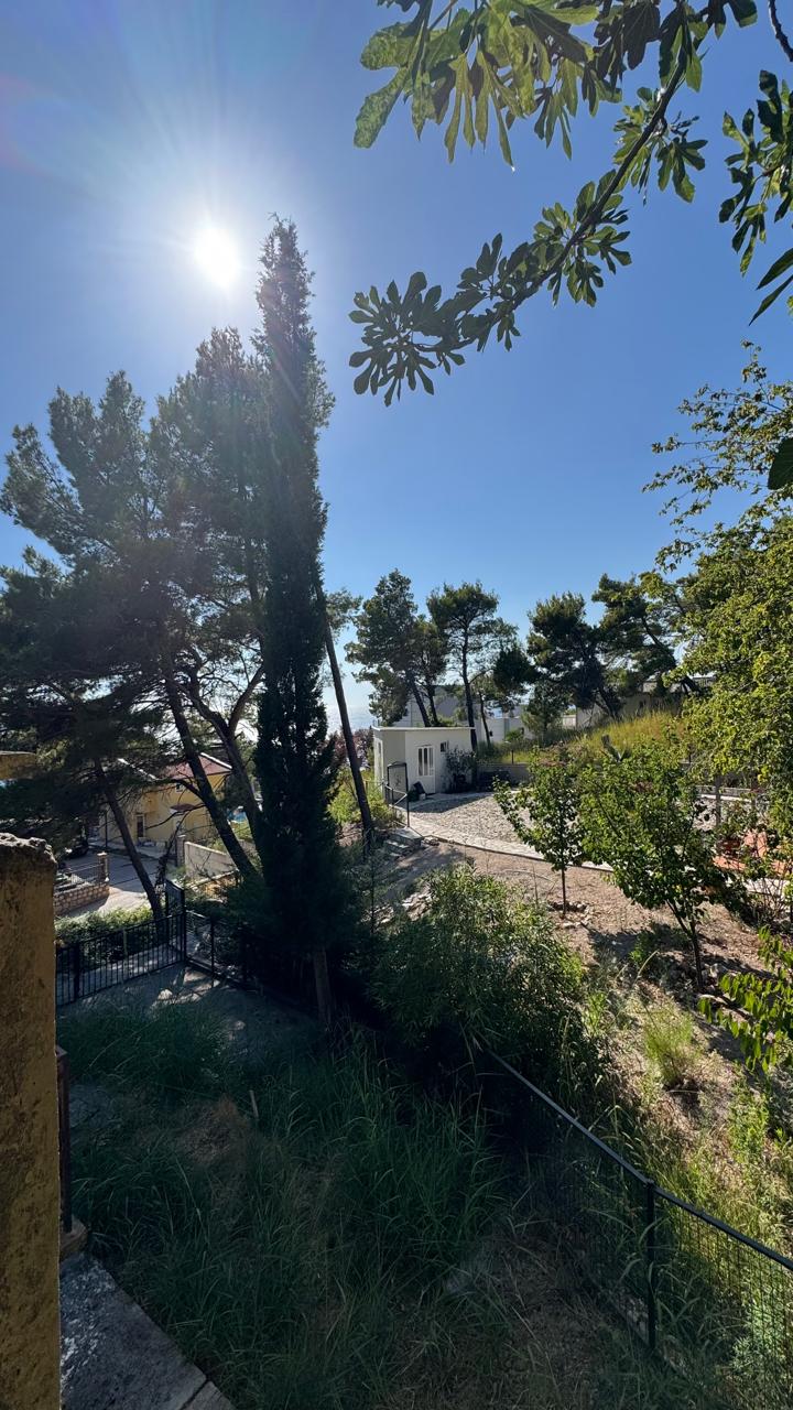 Kuća u zelenom delu Bara sa pogledom na more — 3