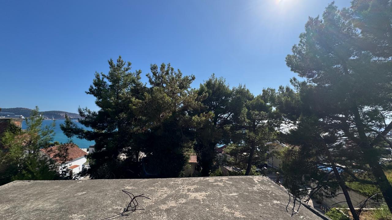 Kuća u zelenom delu Bara sa pogledom na more — 9