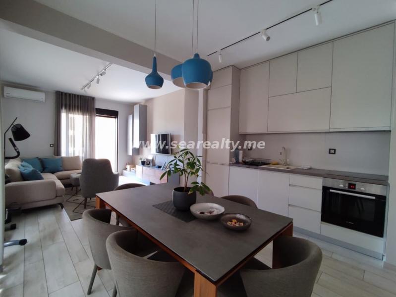 Dvosoban stan u Tivtu, 92m² 2