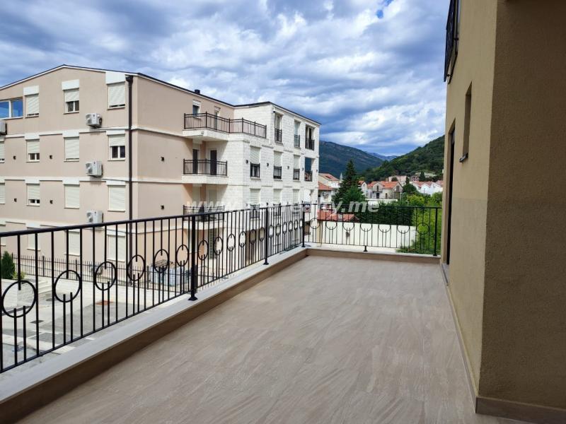 Dvosoban stan u Tivtu, 92m² 4