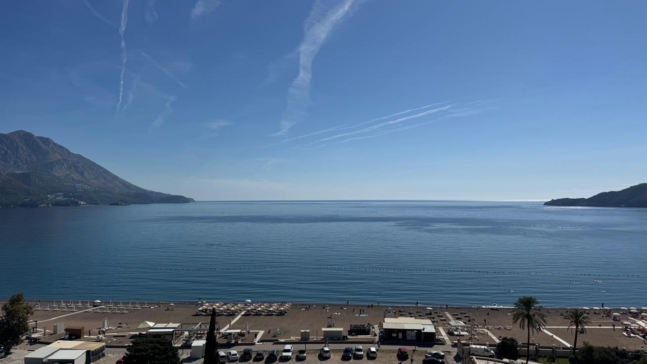 Two-bedroom apartment 80 m² with sea view – Bečići, Budva