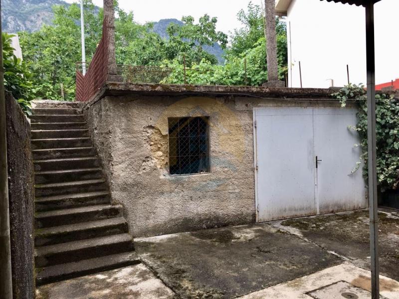 Family house with a large yard 4