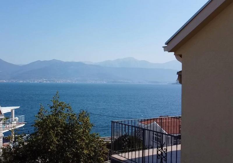 House by the sea at a good price (Krasici) 11