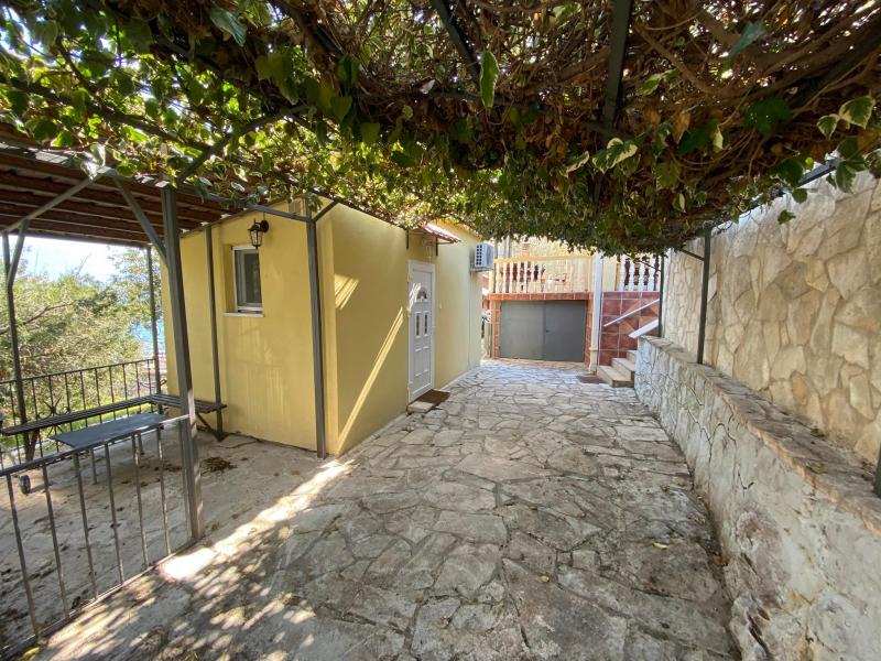 House by the sea at a good price (Krasici) 17