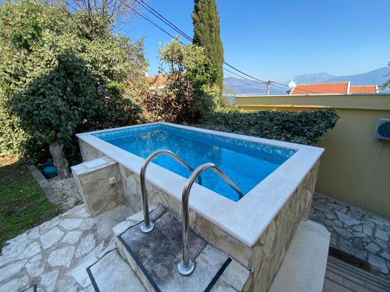 House by the sea at a good price (Krasici) 27