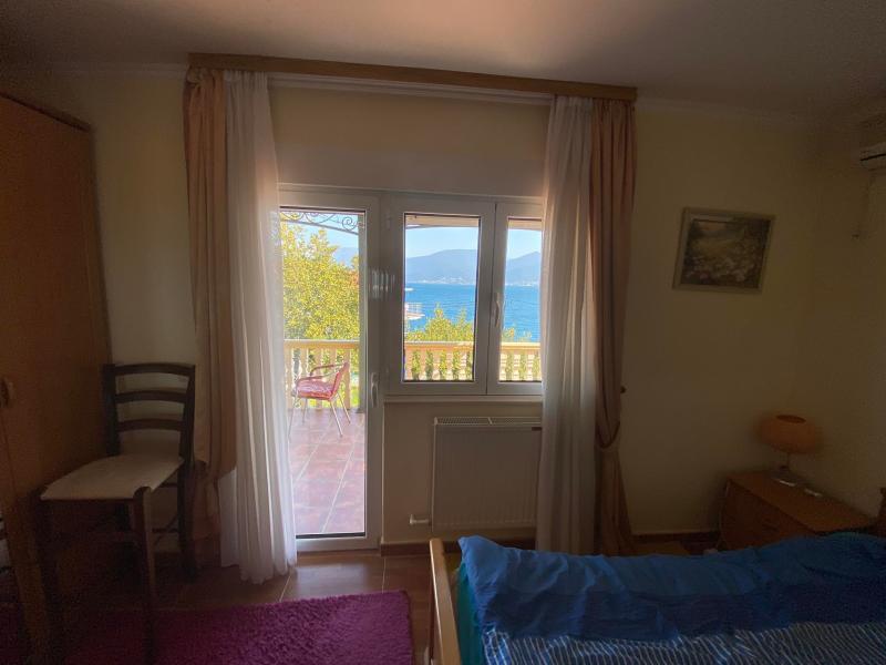 House by the sea at a good price (Krasici) 4