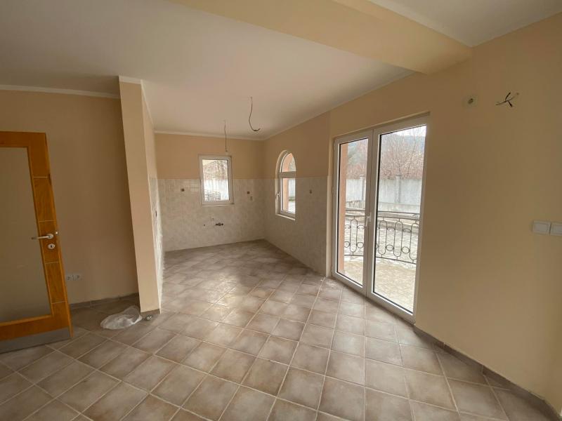 Building in Lastva Grbaljska - a great investment opportunity 8