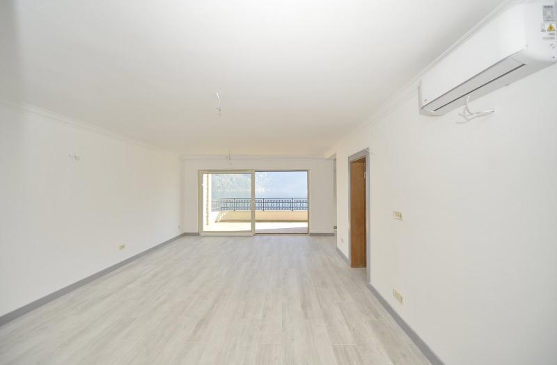 Three-bedroom apartment in Zelenika (new construction) 2