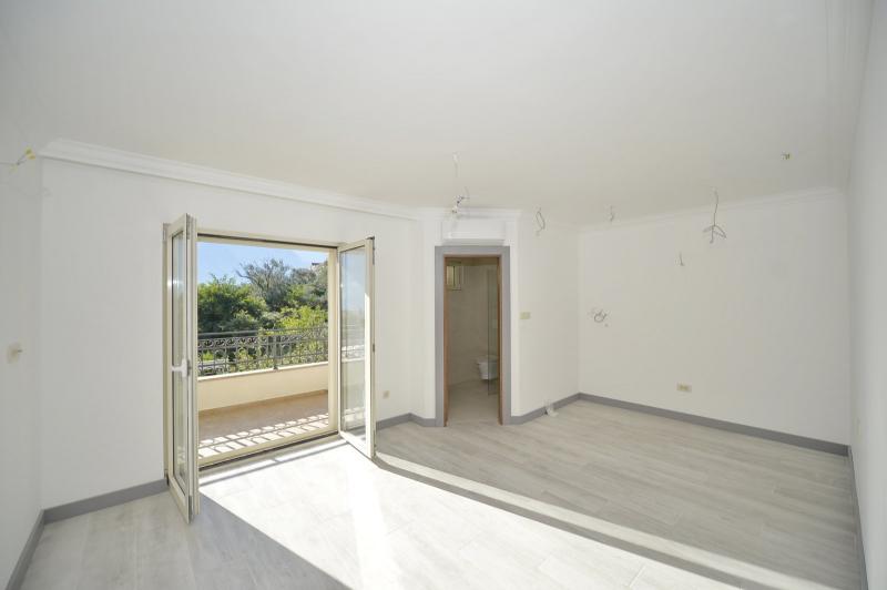 Three-bedroom apartment in Zelenika (new construction) 13