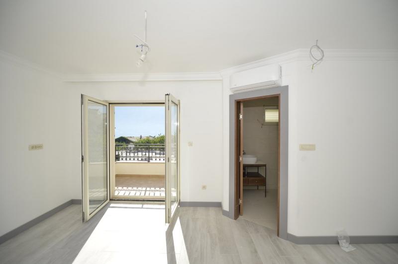 Three-bedroom apartment in Zelenika (new construction) 14