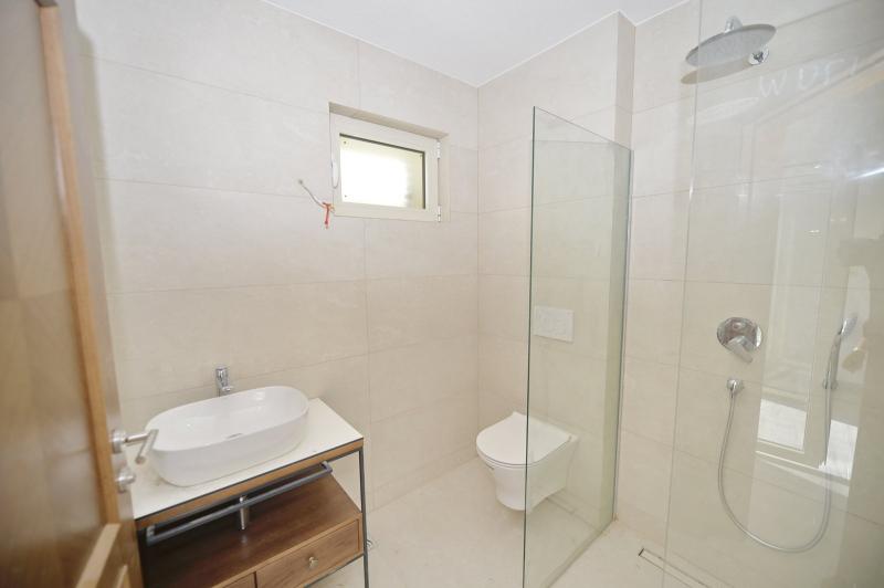 Three-bedroom apartment in Zelenika (new construction) 16