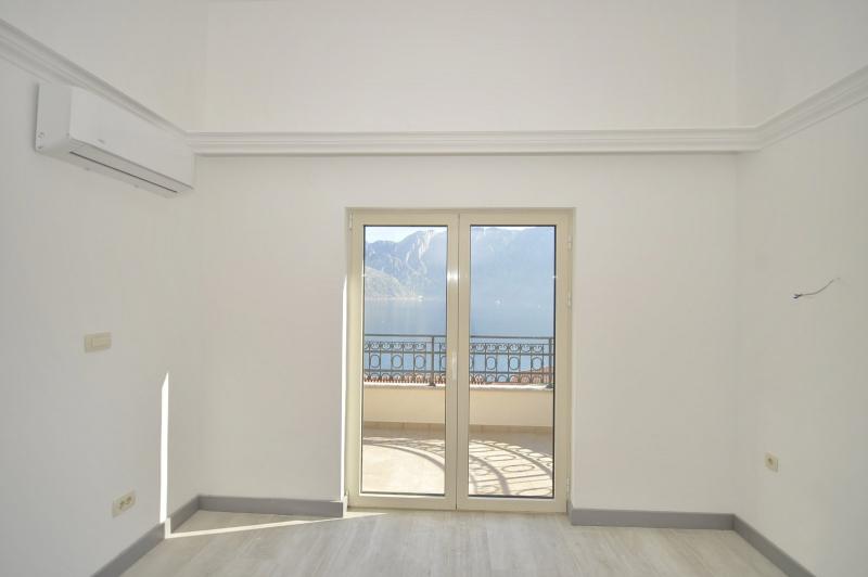 Three-bedroom apartment in Zelenika (new construction) 8