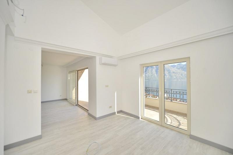 Three-bedroom apartment in Zelenika (new construction) 9