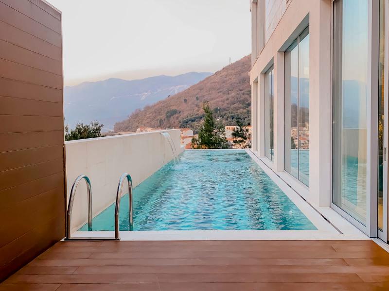 Prestigious Villa near the Island of St. Stefan 3