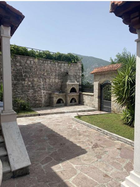 Stone House on the Coast 6