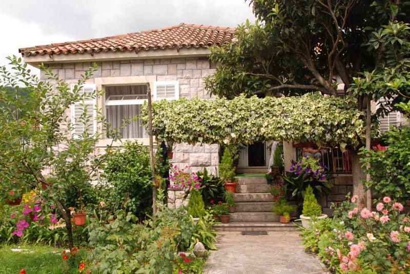 Stone house by the sea 6