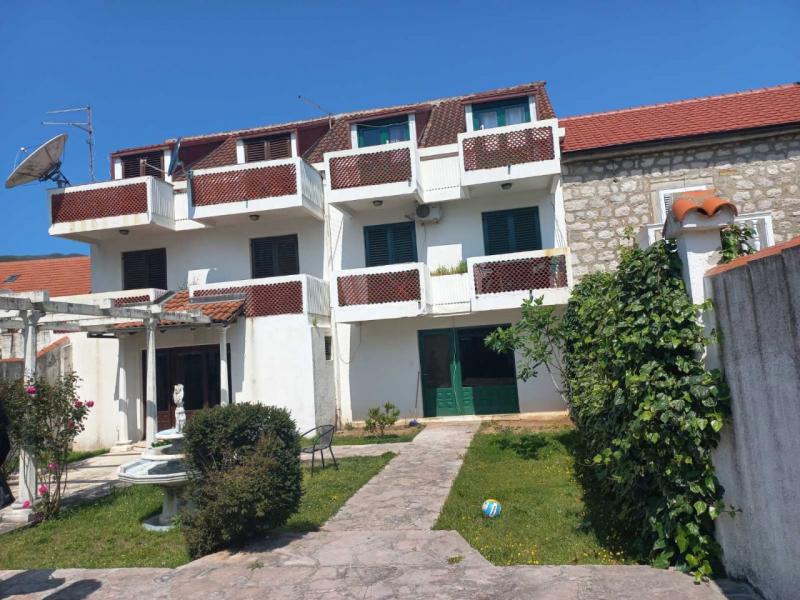 Kuća u Herceg Novom, 380m²